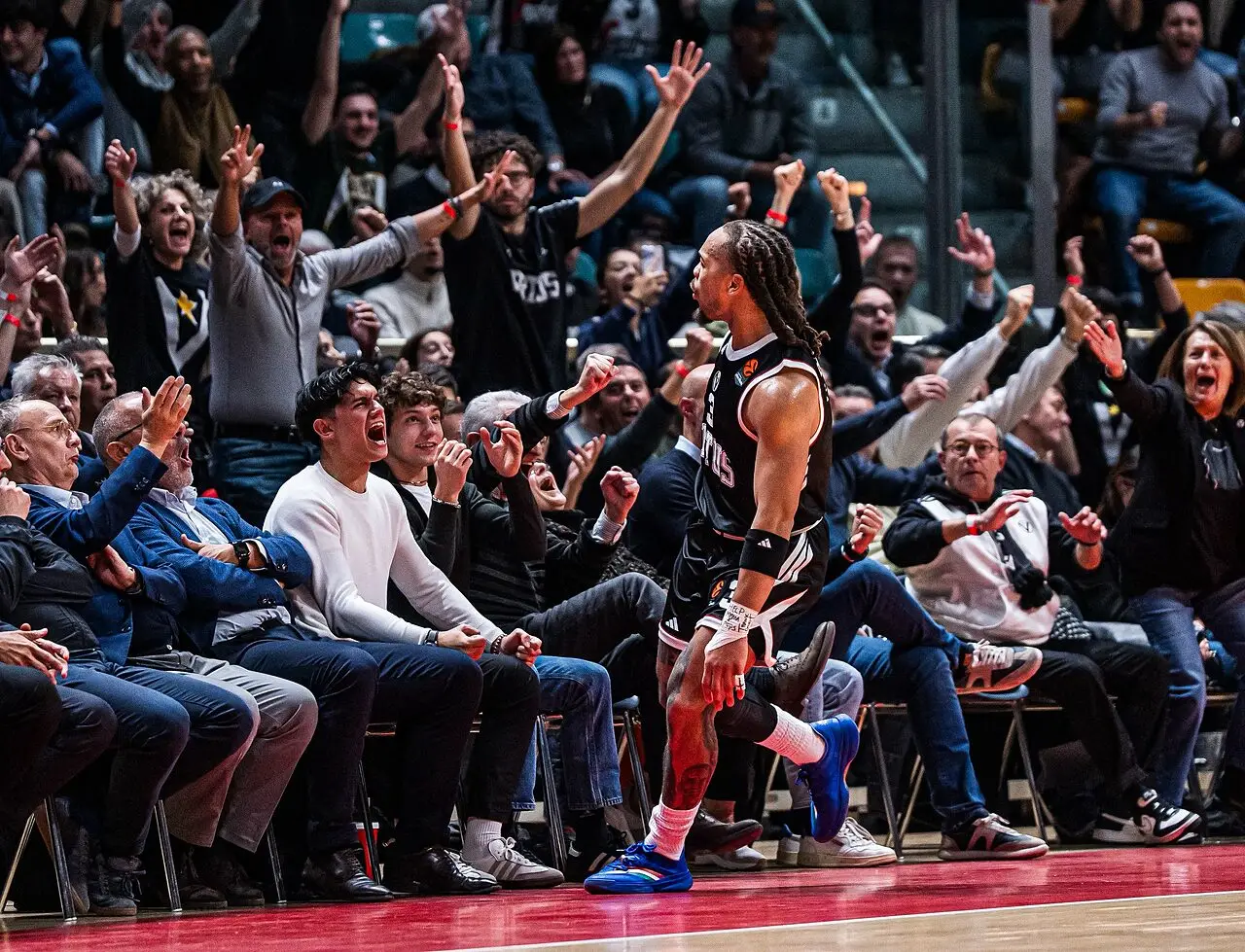 Carsen Edwards esulta dopo un canestro segnato