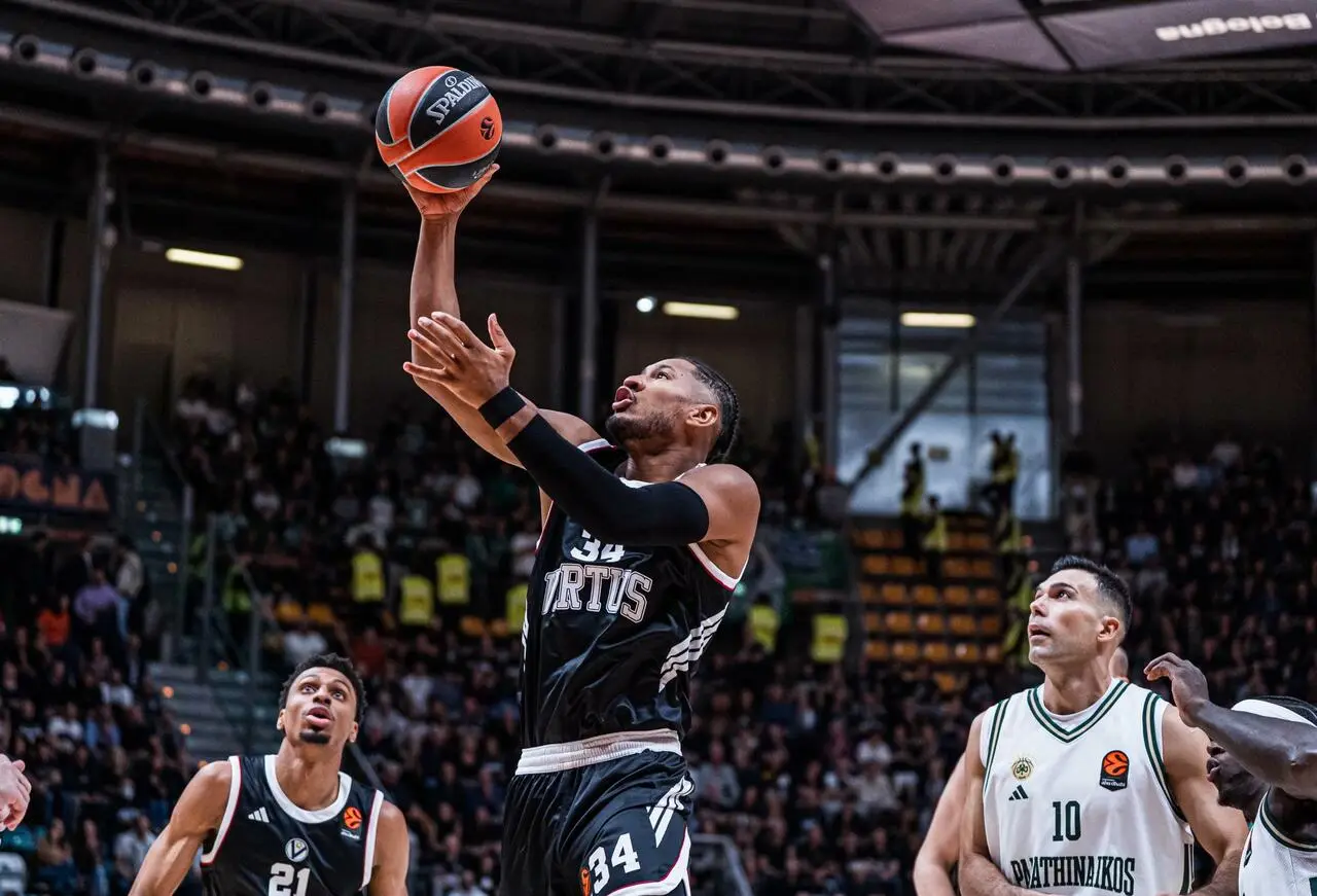 Karim Jallow in azione contro il Panathinaikos