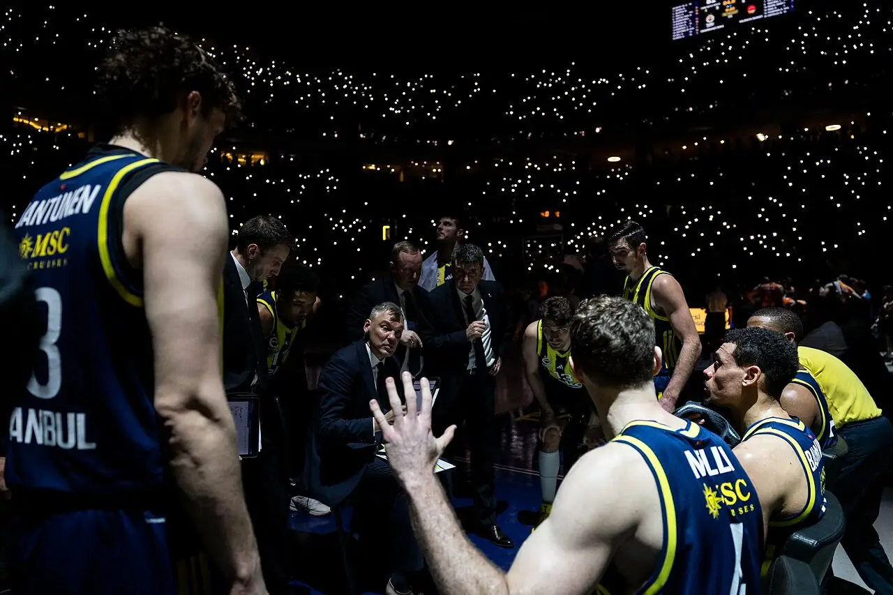 Fener, dominio da 18 W in 20 gare