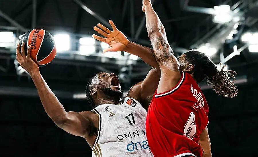 Kabengele contro Booker