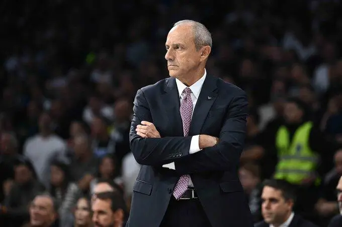 Ettore Messina, assai critico con la terna arbitrale dopo la sconfitta con il Monaco