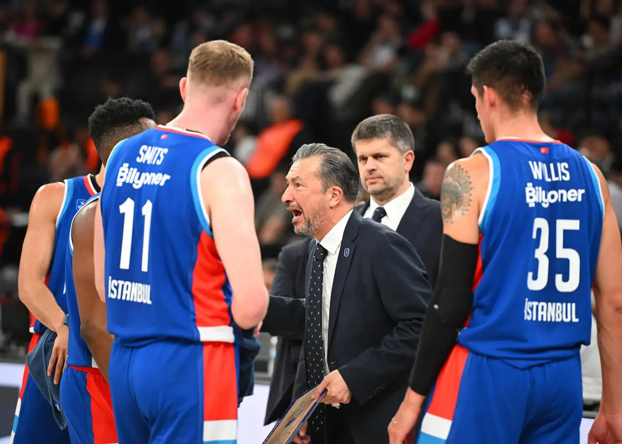 Banchi ed un rinnovo con l'Efes che non arriva