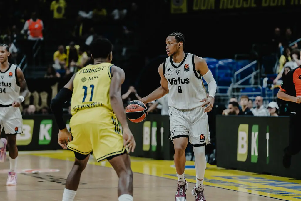 Wendell Moore Jr. in azione con la Virtus al debutto in Eurolega