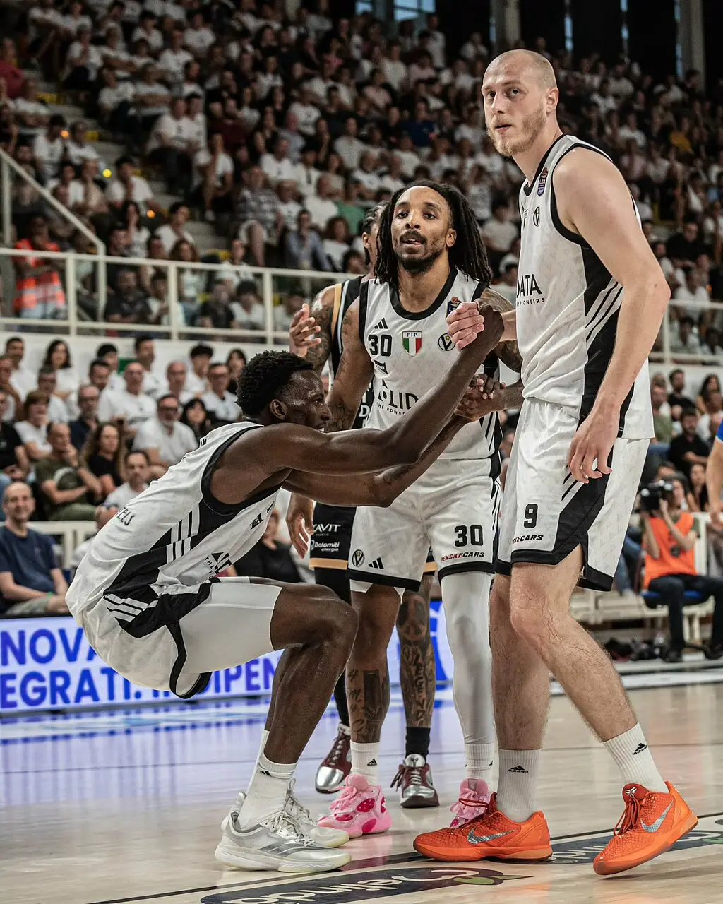 La Virtus vince Gara 4 vs Trento e allunga la serie alla bella