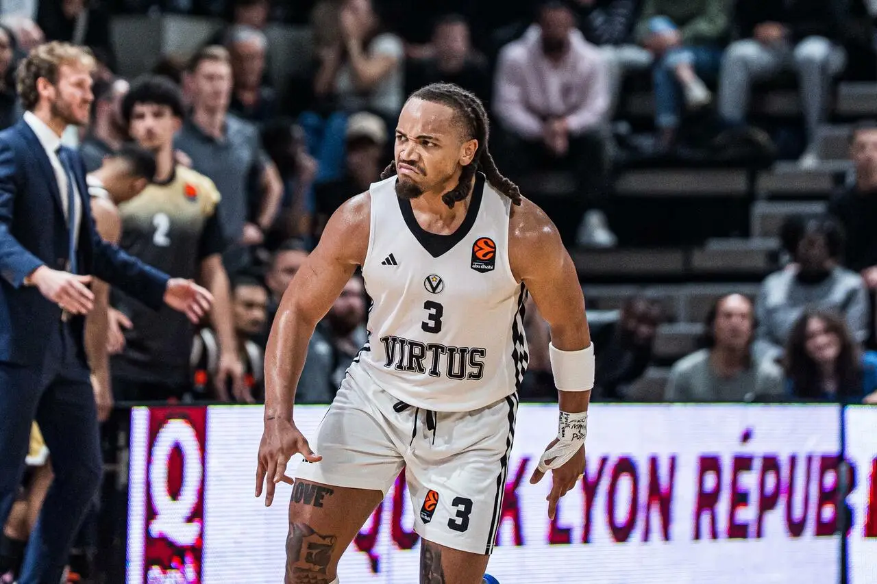 Carsen Edwards esulta