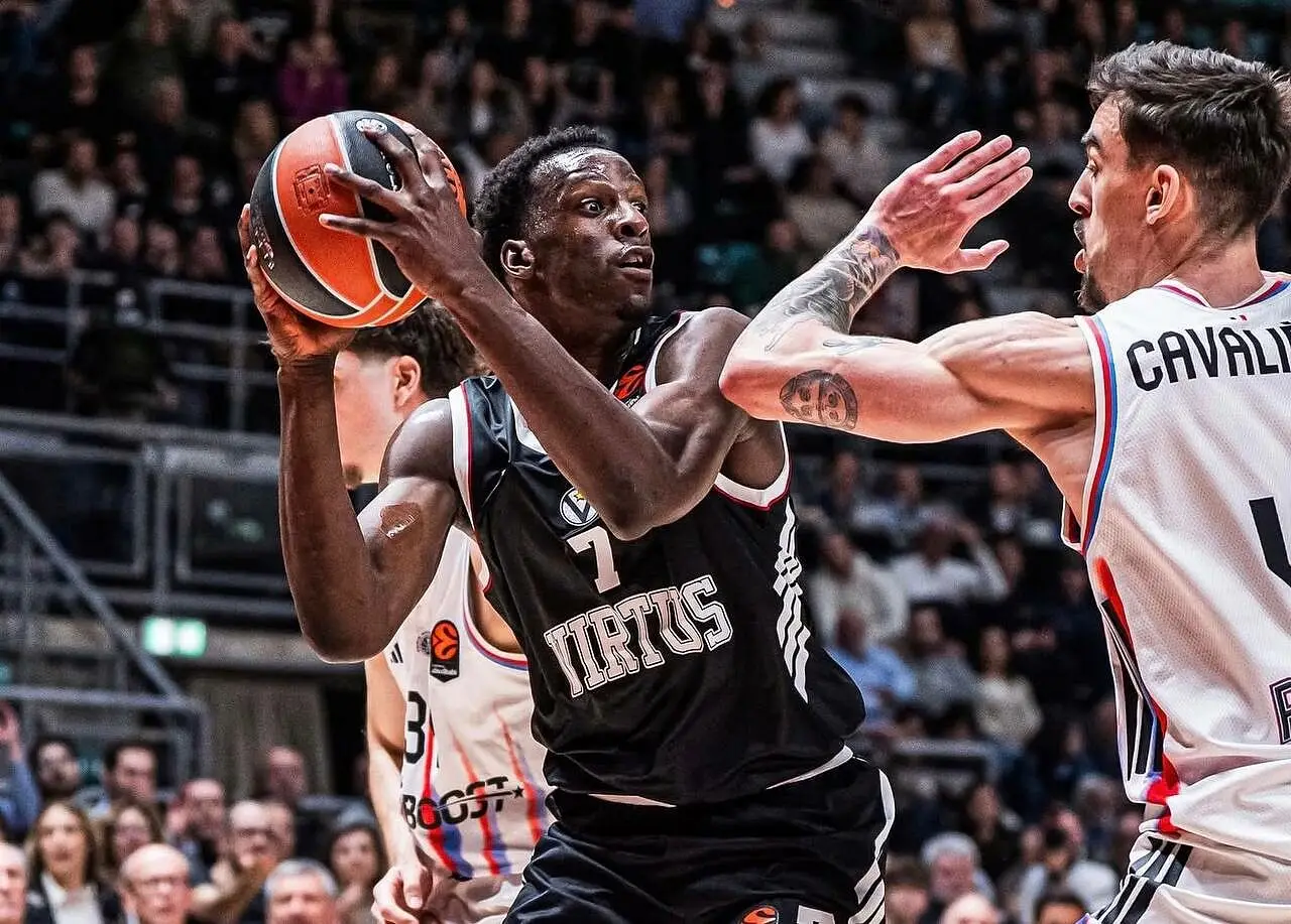 Saliou Niang in azione contro Paris