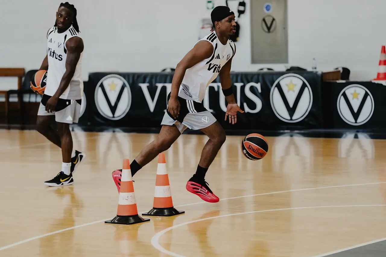 Trent Frazier in allenamento con la Virtus