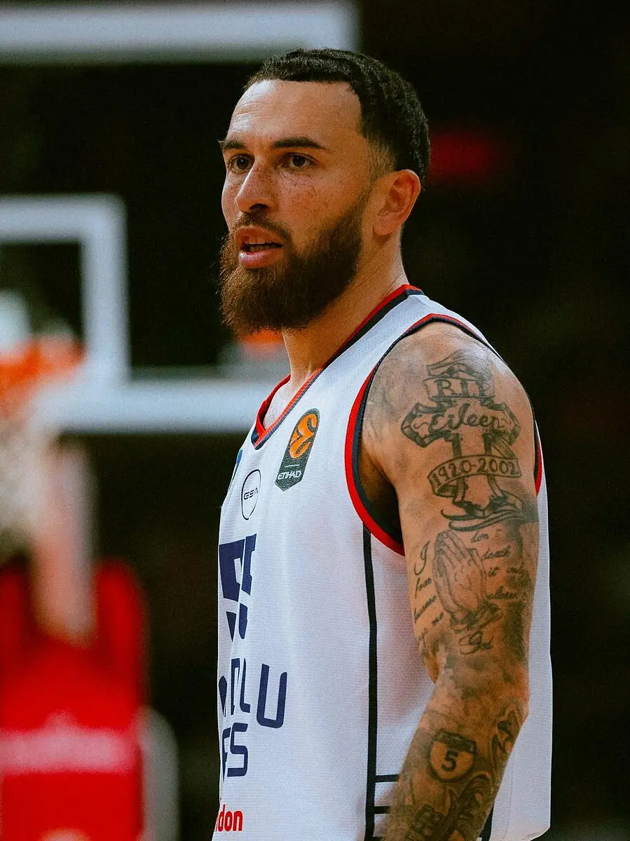Ancora senza vittorie il Real Madrid che cade contro l'Hapoel. L'Efes perde partita e Mike James. Parigi con un la prima vittoria stagionale.