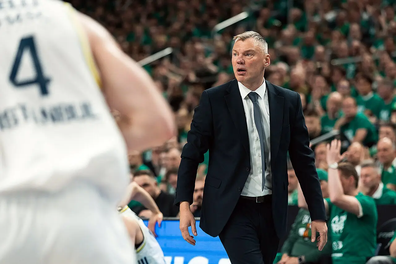 Jasikevicius osserva i suoi giocatori