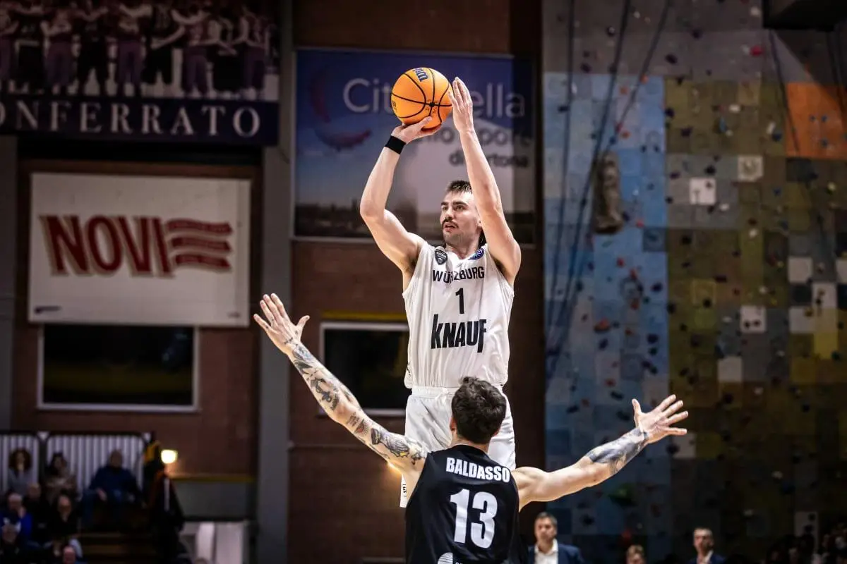 Zachary Seljaas in azione contro Derthona