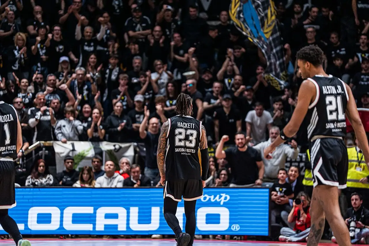 Daniel Hackett in azione con la Virtus