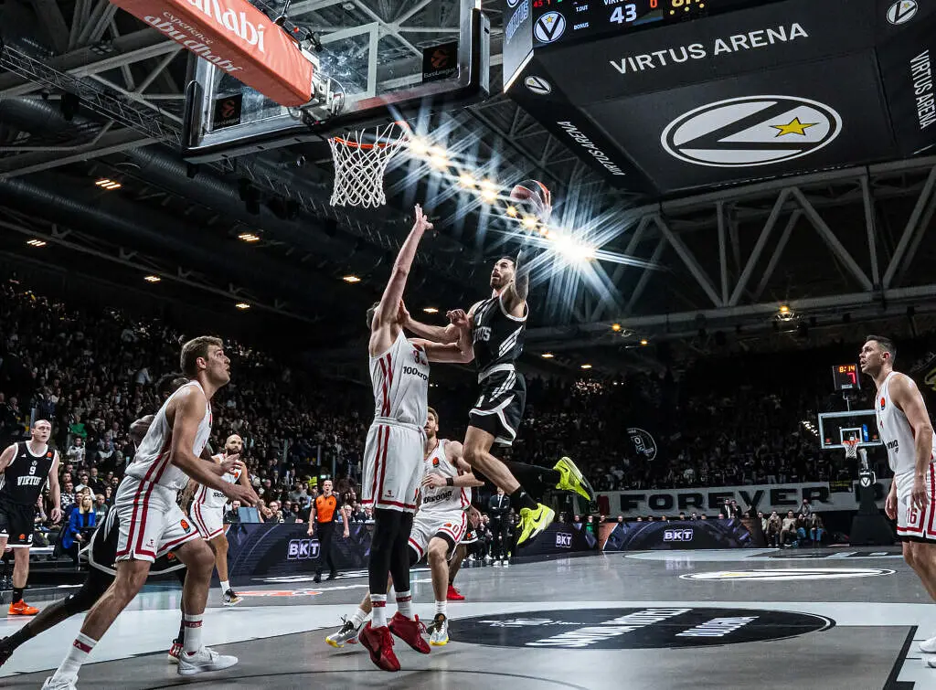 Luca Vildoza in azione con la Virtus