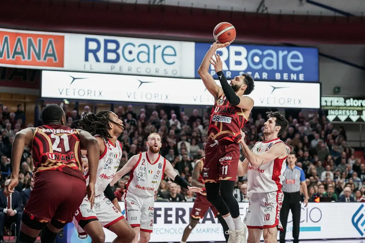 Ennis a canestro, grande prova del play della Reyer
