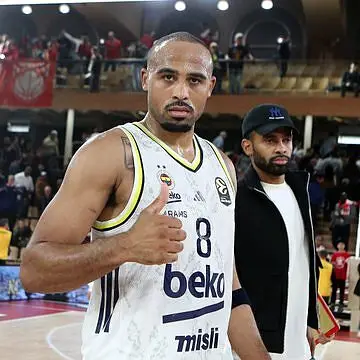 Horton-Tucker carica il Fener sulle sue spalle