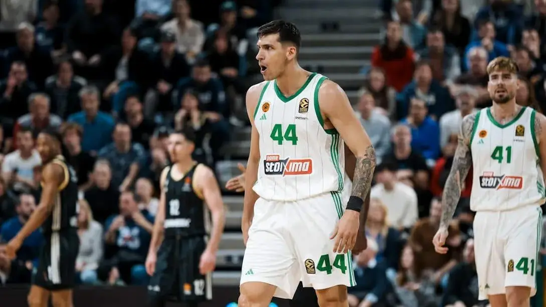 Mitoglou decisivo nel finale