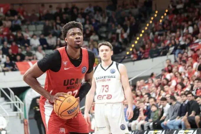 Kostas Antetokounmpo ai liberi con murcia