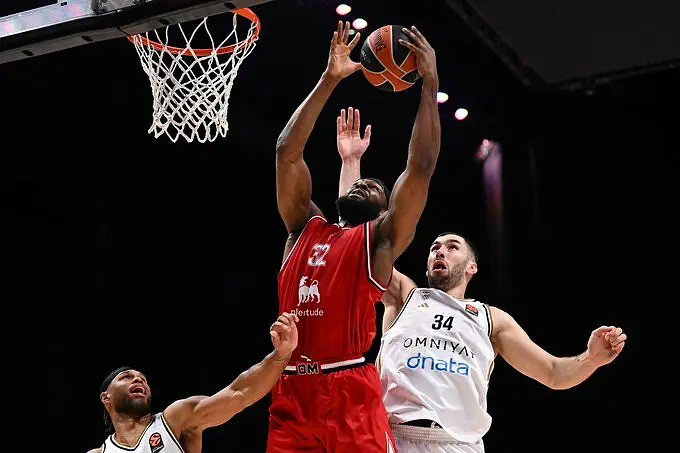 Nebo a rimbalzo contro Dubai