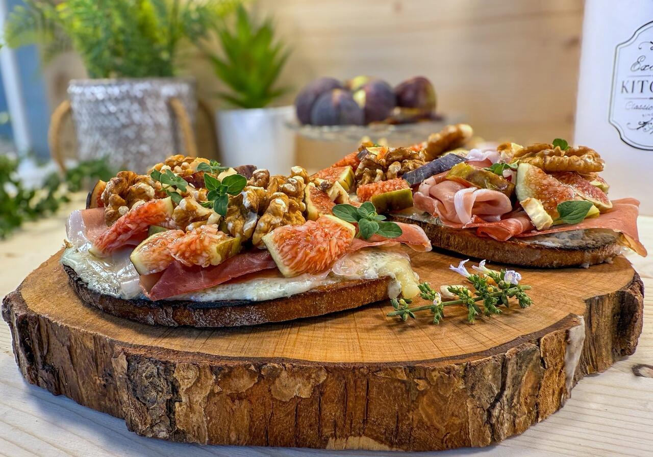 bruschette di settembre fichi crudo e gorgonzola
