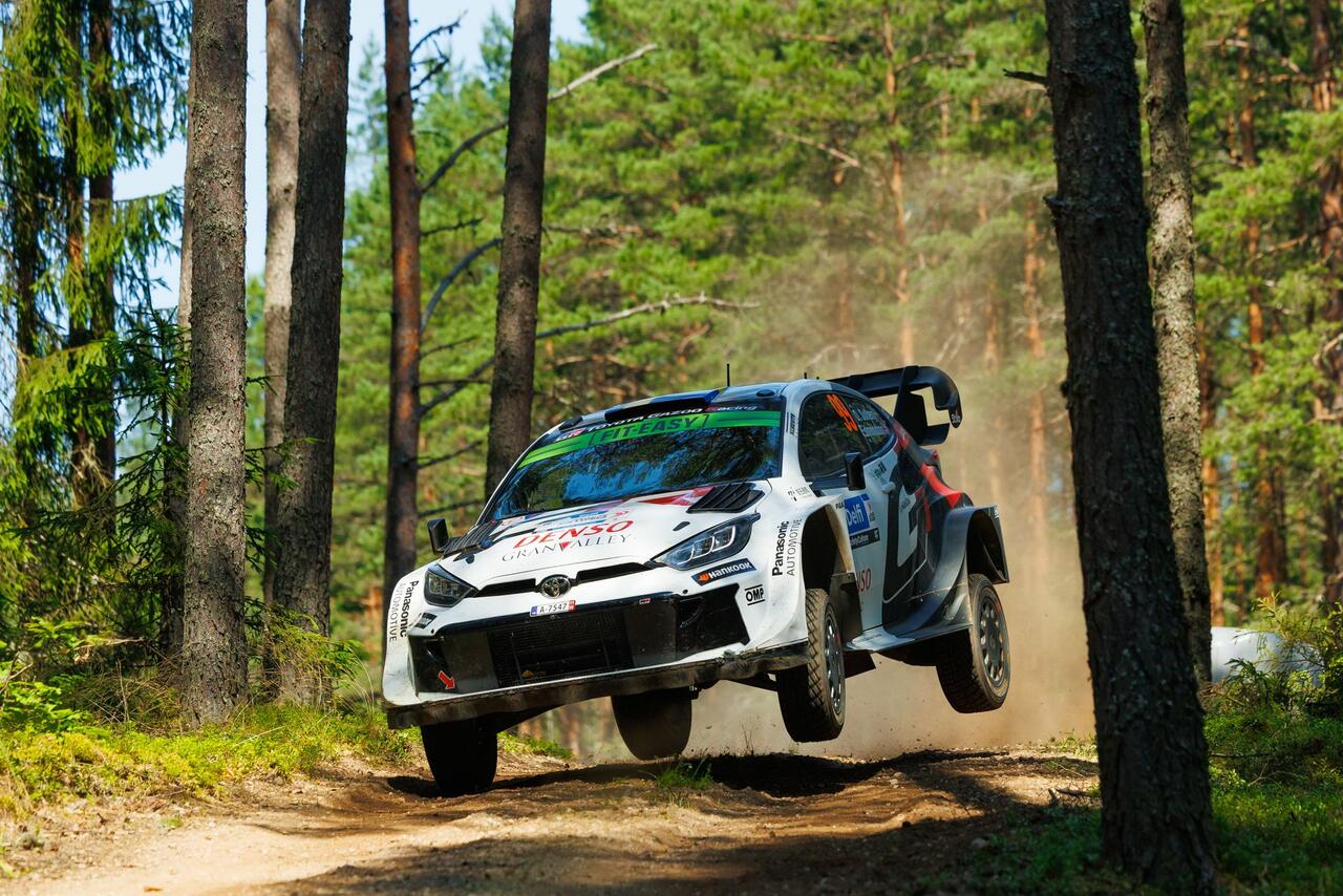 Oliver Solberg, leader del venerdì estone