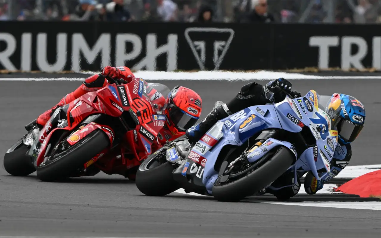 Álex (#73) e Marc (#93) Márquez in azione durante il Gran Premio di Gran Bretagna