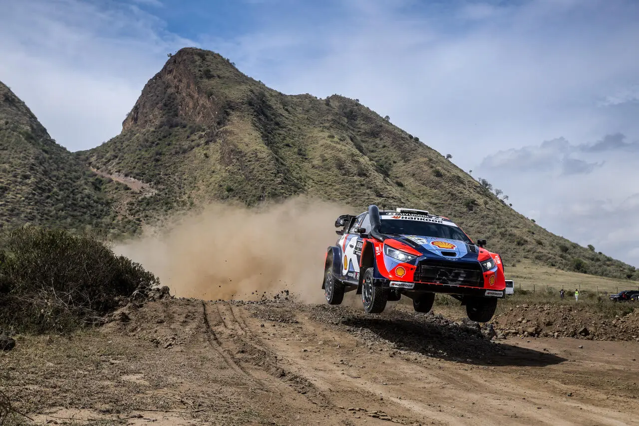 Ott Tanak vola in testa alla classifica nel primo giorno di speciali in Kenya