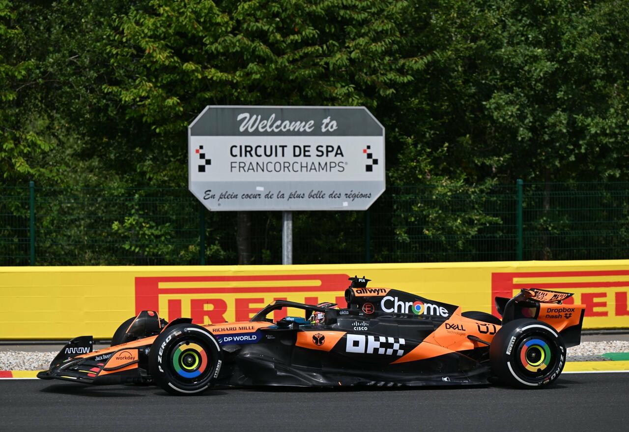 Oscar Piastri primo al termine delle FP1