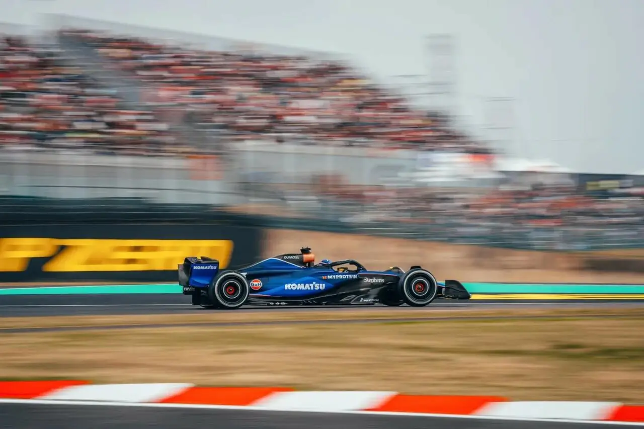 Alex Albon con la sua Williams, impegnato a Suzuka. © Williams Racing