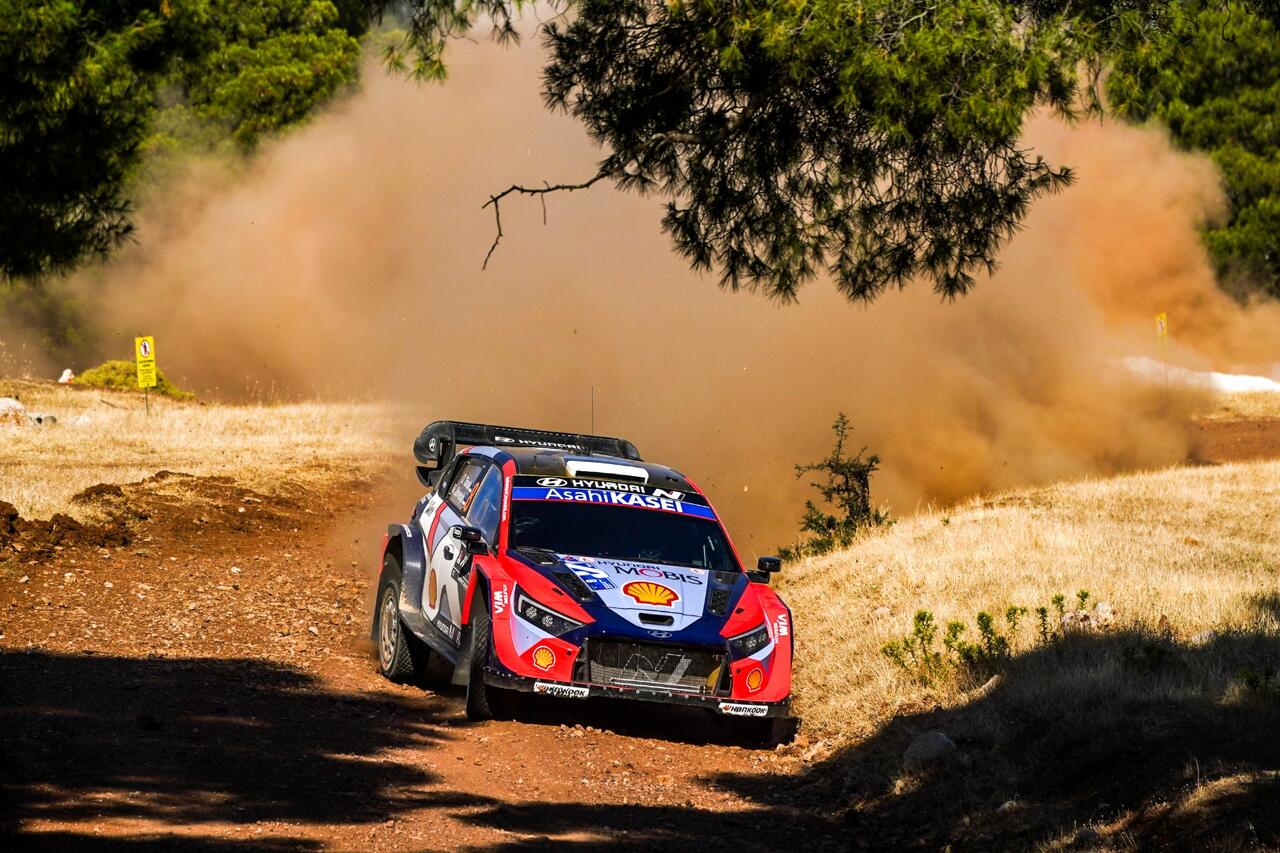 Ott Tanak, primo al termine del venerdì in Grecia