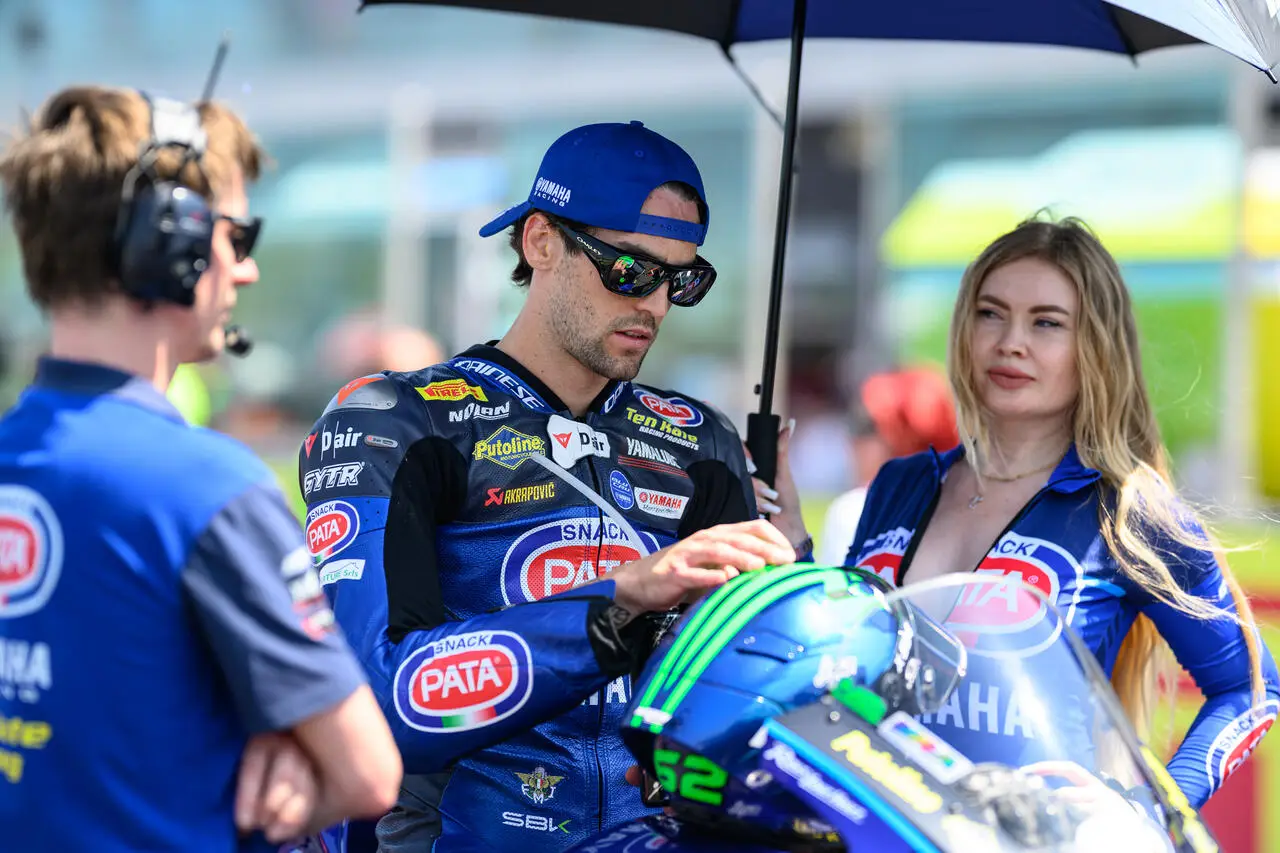 Stefano Manzi sulla griglia di Gara 1 a Misano, poi vinta