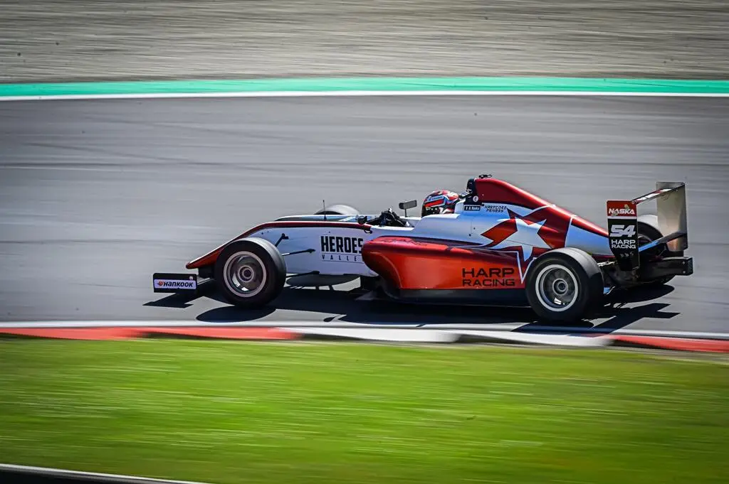 Alberto Naska in azione a Varano nella FX Pro Series - Credits: FX Racing Weekend/Toscano Marketing