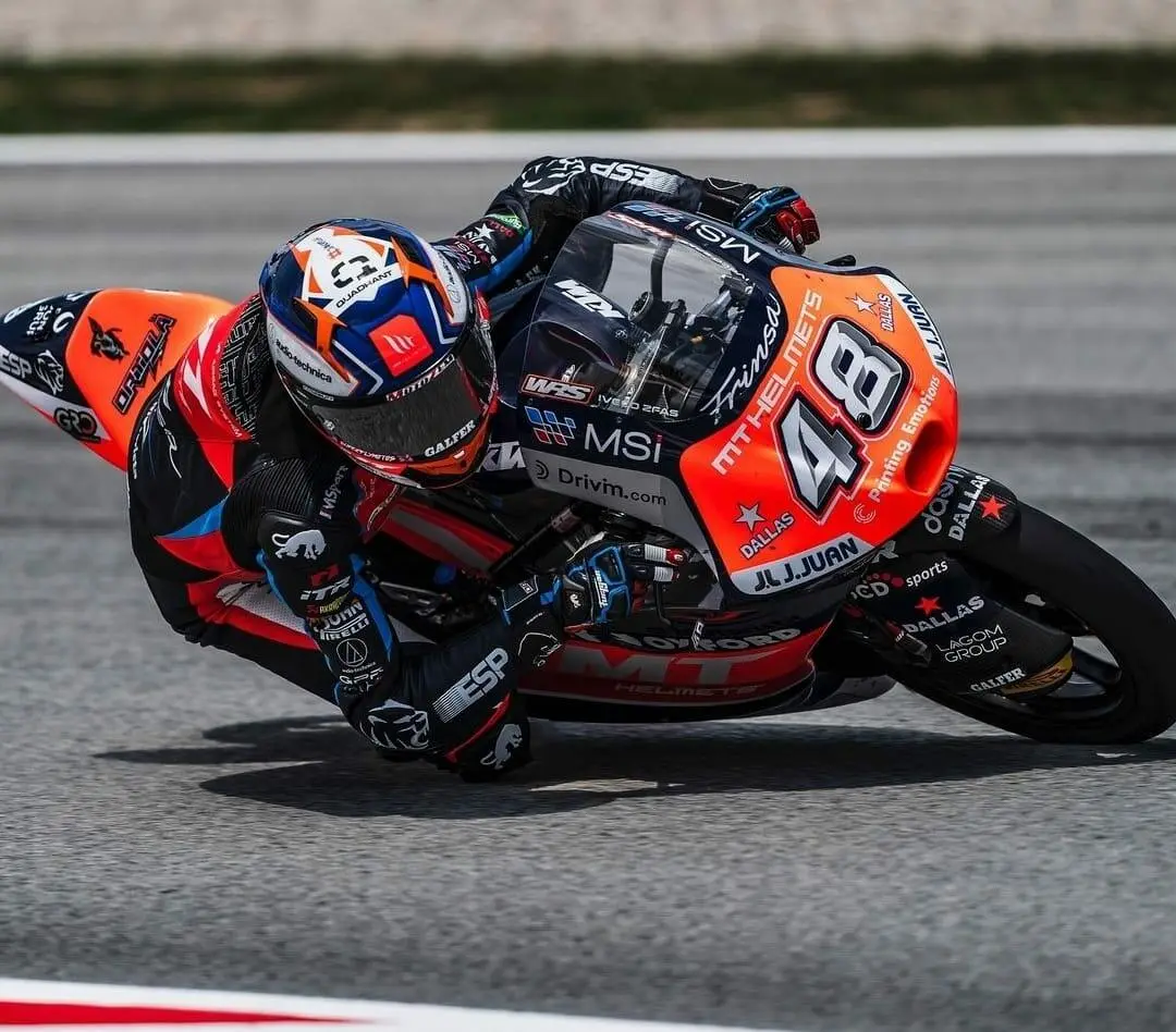 Ivan Ortola in azione in pista con la moto del team MT Helmets - MSI