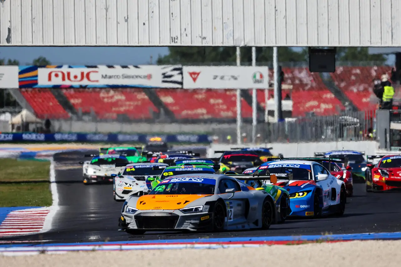 Il gruppo delle GT pronto a scattare da Misano