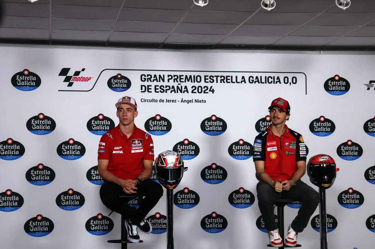 Pedro Acosta e Pecco Bagnaia durante la conferenza stampa a Jerez