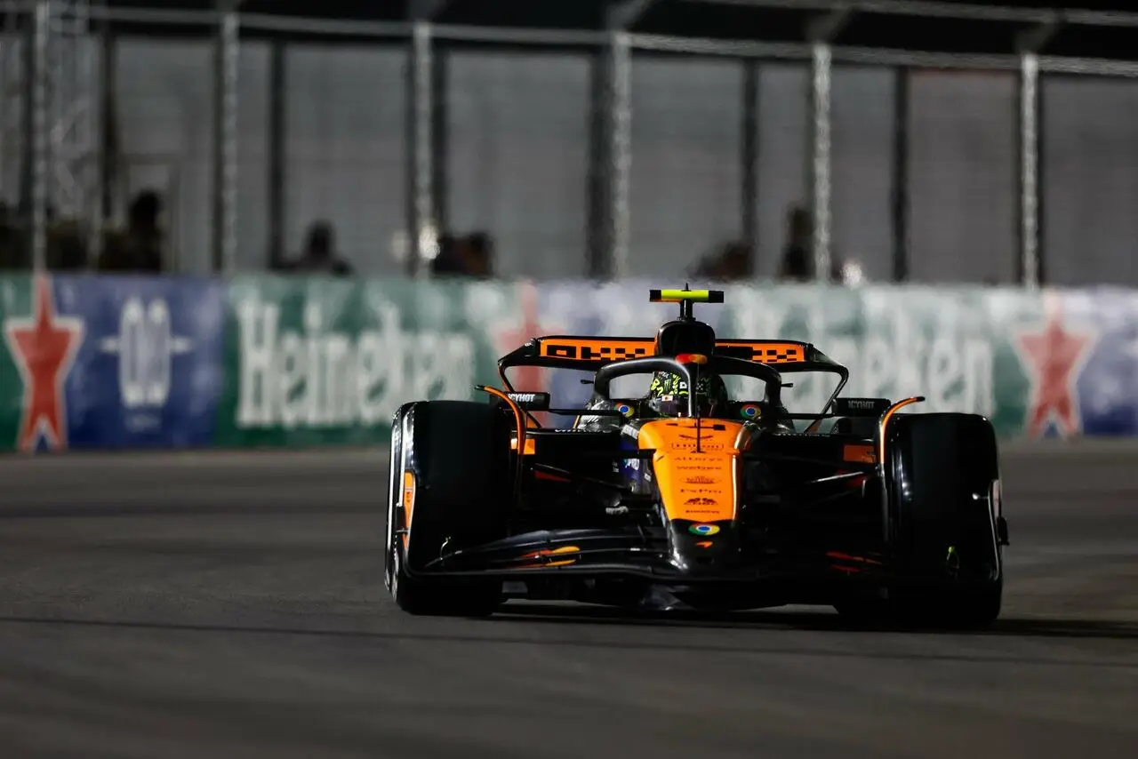 lando norris in pista GP Las Vegas F1 Mclaren