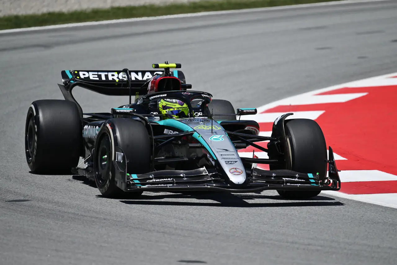 Lewis Hamilton, che ha chiuso al comando nelle FP2 del GP di Spagna con Mercedes. © Mercedes Benz Media