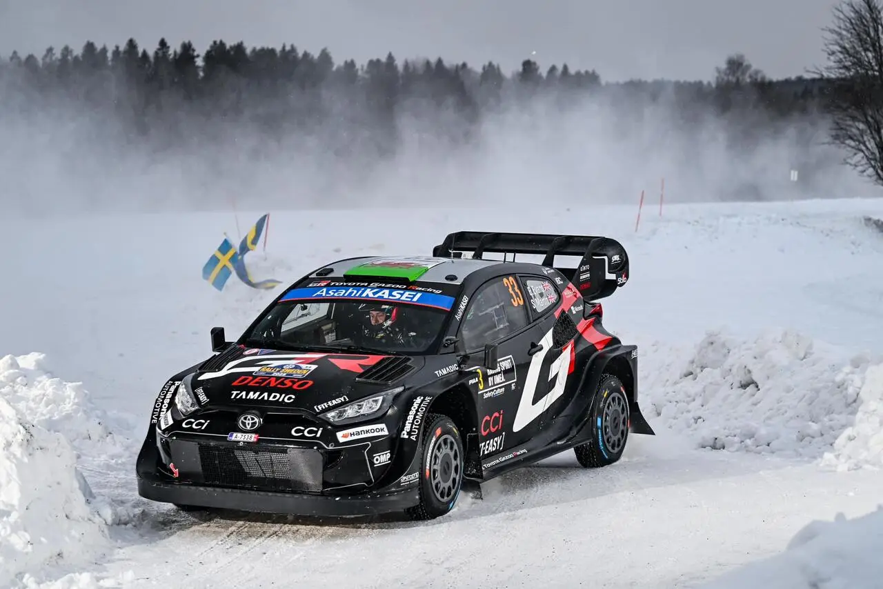 Elfyn Evans, leader al termine del venerdì svedese.
