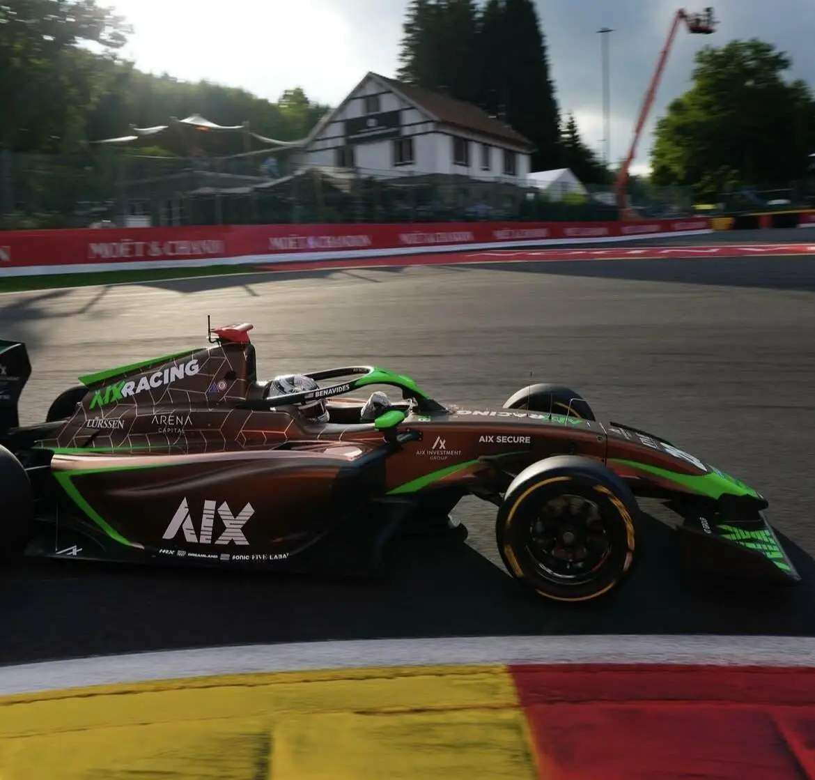 Il pilota AIX Racing conquista la prima pole della carriera, davanti a Rafeal Camara e Callum Voisin