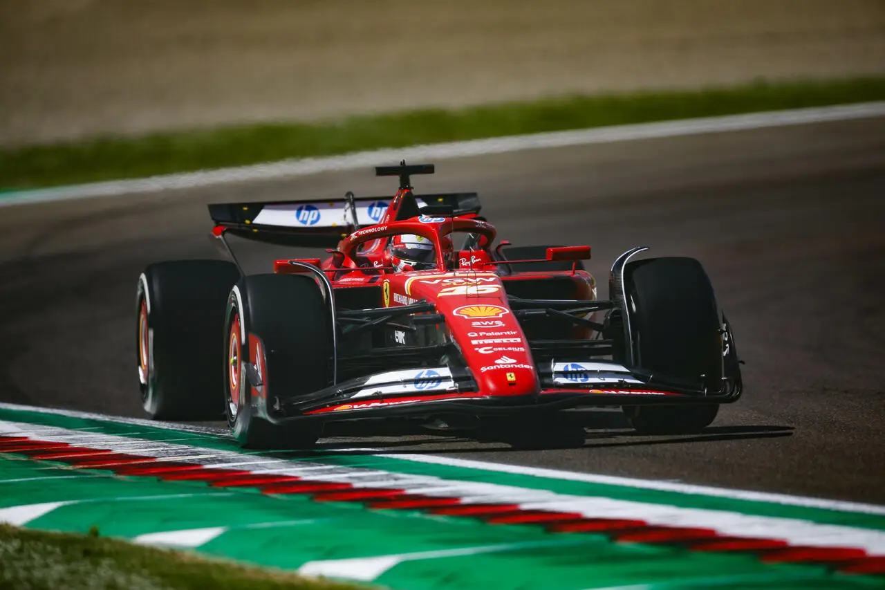 Charles Leclerc, che ha concluso al comando entrambe le sessioni di prove libere a Imola. © Ferrari Media Centre