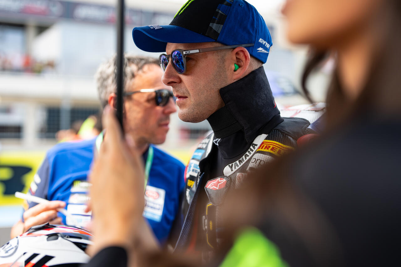Jonathan Rea (#65) sulla griglia di partenza al Balaton Park Circuit