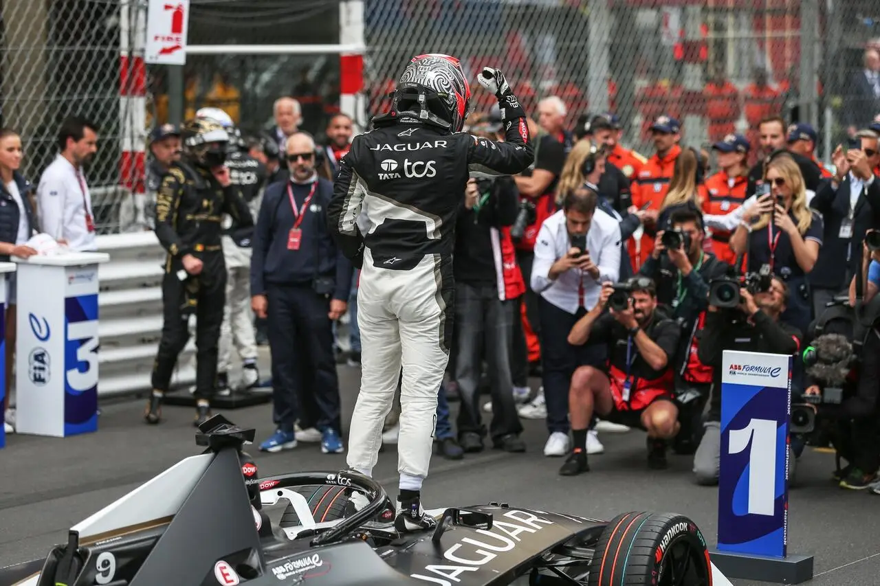 Mitch Evans esulta: a Monaco ha riacceso le sue speranze iridate con la prima vittoria stagionale.