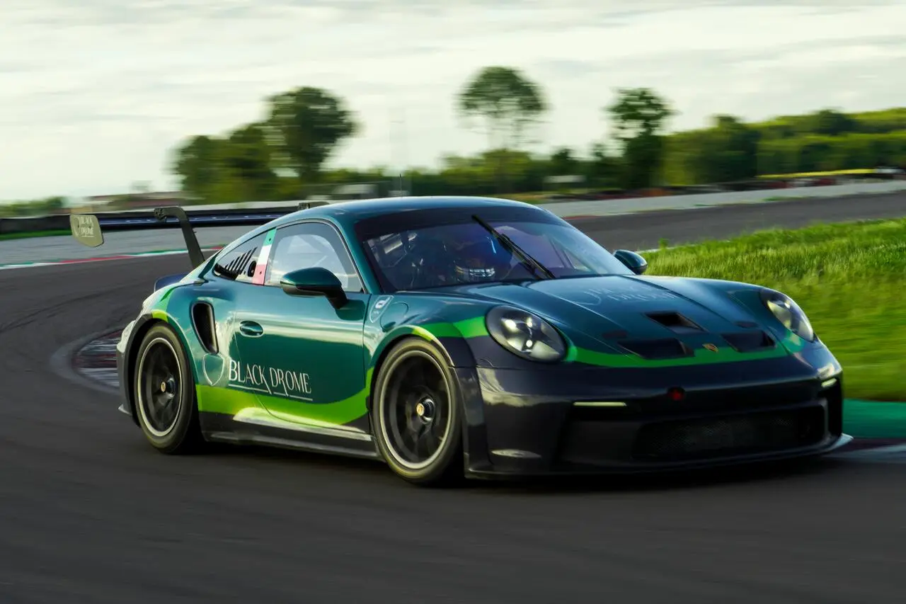 La Porsche 992 GT3 Cup del team Black Drome affidata a Levy, Segattini e Sonzogni.