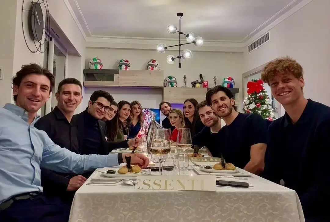 Jannik Sinner e Antonio Giovinazzi festeggiano il Capodanno a Montecarlo