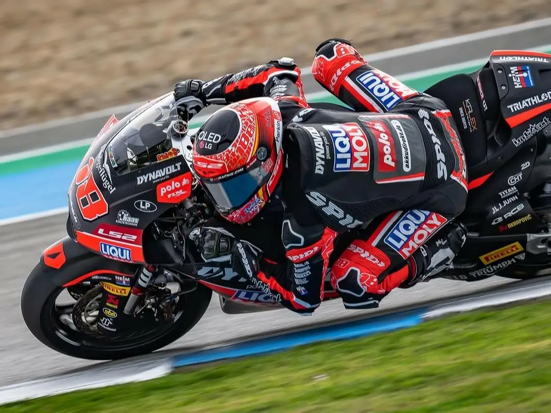 Manuel Gonzales guida la moto
