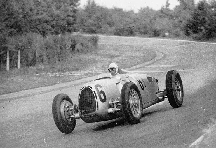 Achille Varzi, il signore di Galliate in azione sulla sua Auto Union