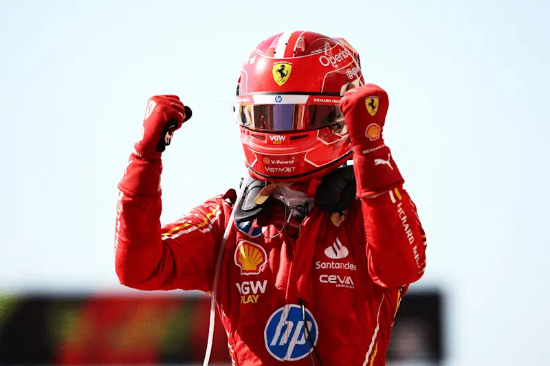 Charles Leclerc esulta per la terza vittoria stagionale.