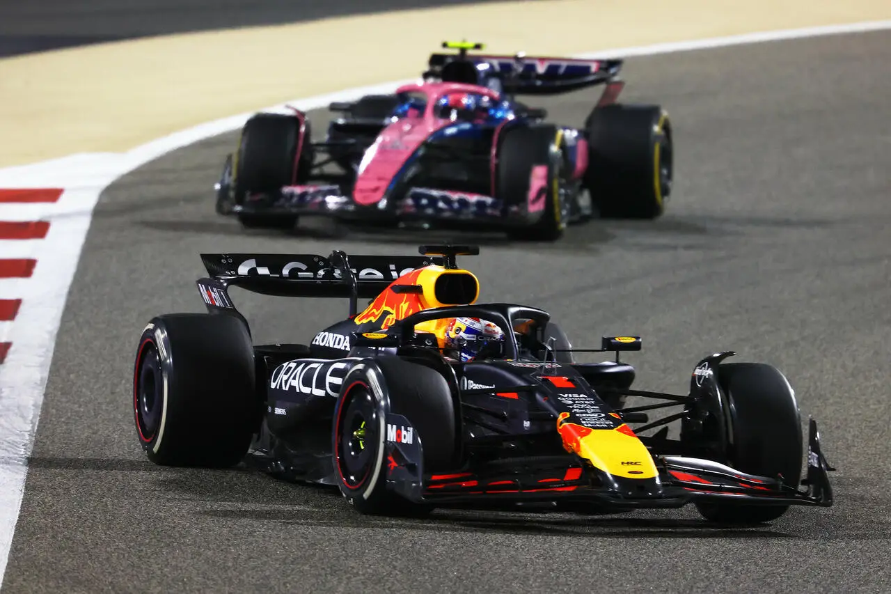 Max Verstappen in difficoltà con la gomma dura in Bahrain
