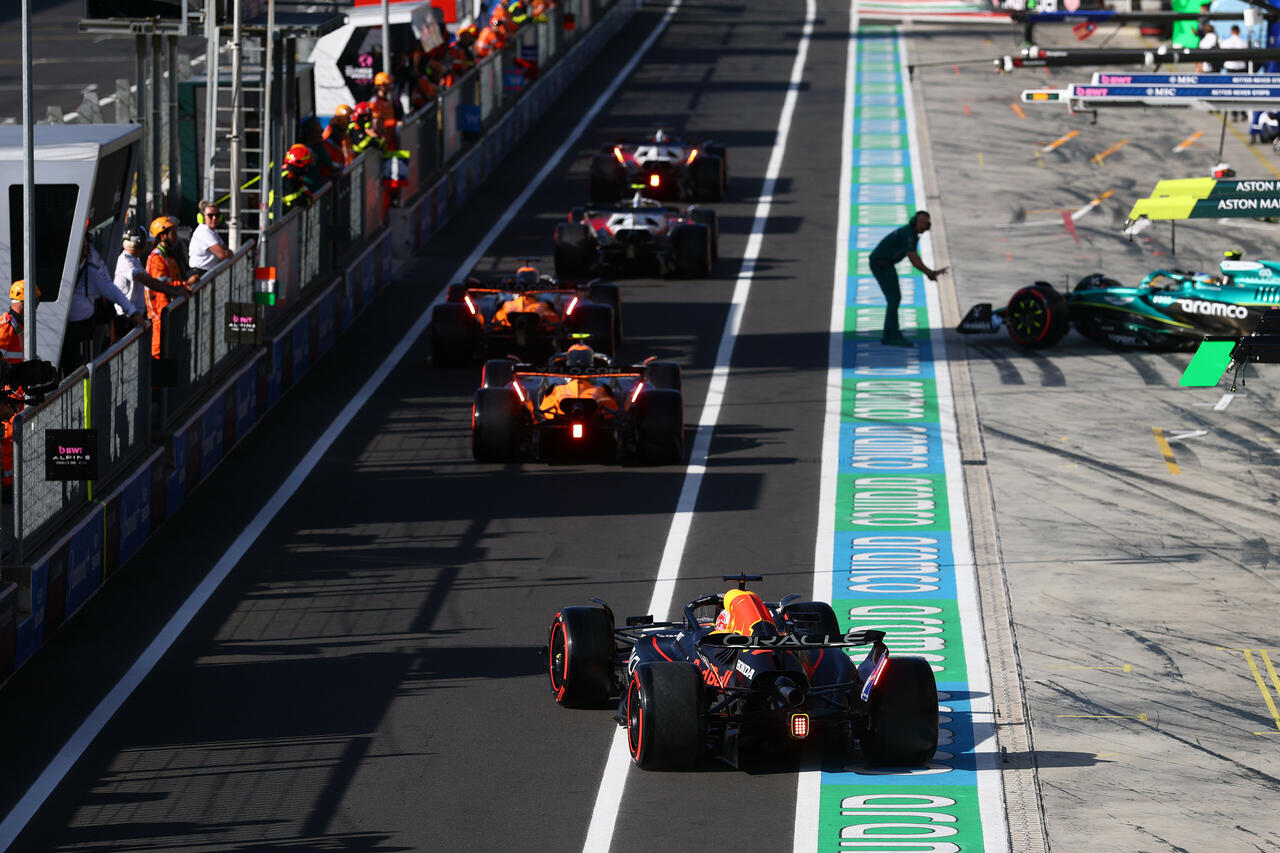 La pit lane durante il Q3 a Monza