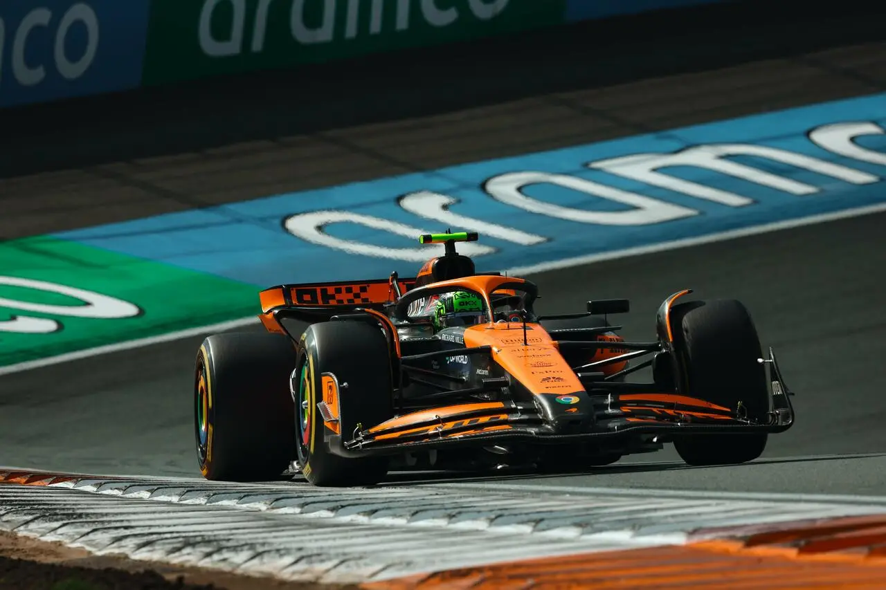 Norris in azione a Zandvoort dove ha vinto con 22"8 su Verstappen.