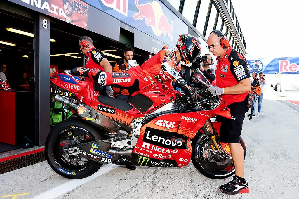Pecco Bagnaia in azione sul circuito di Misano
