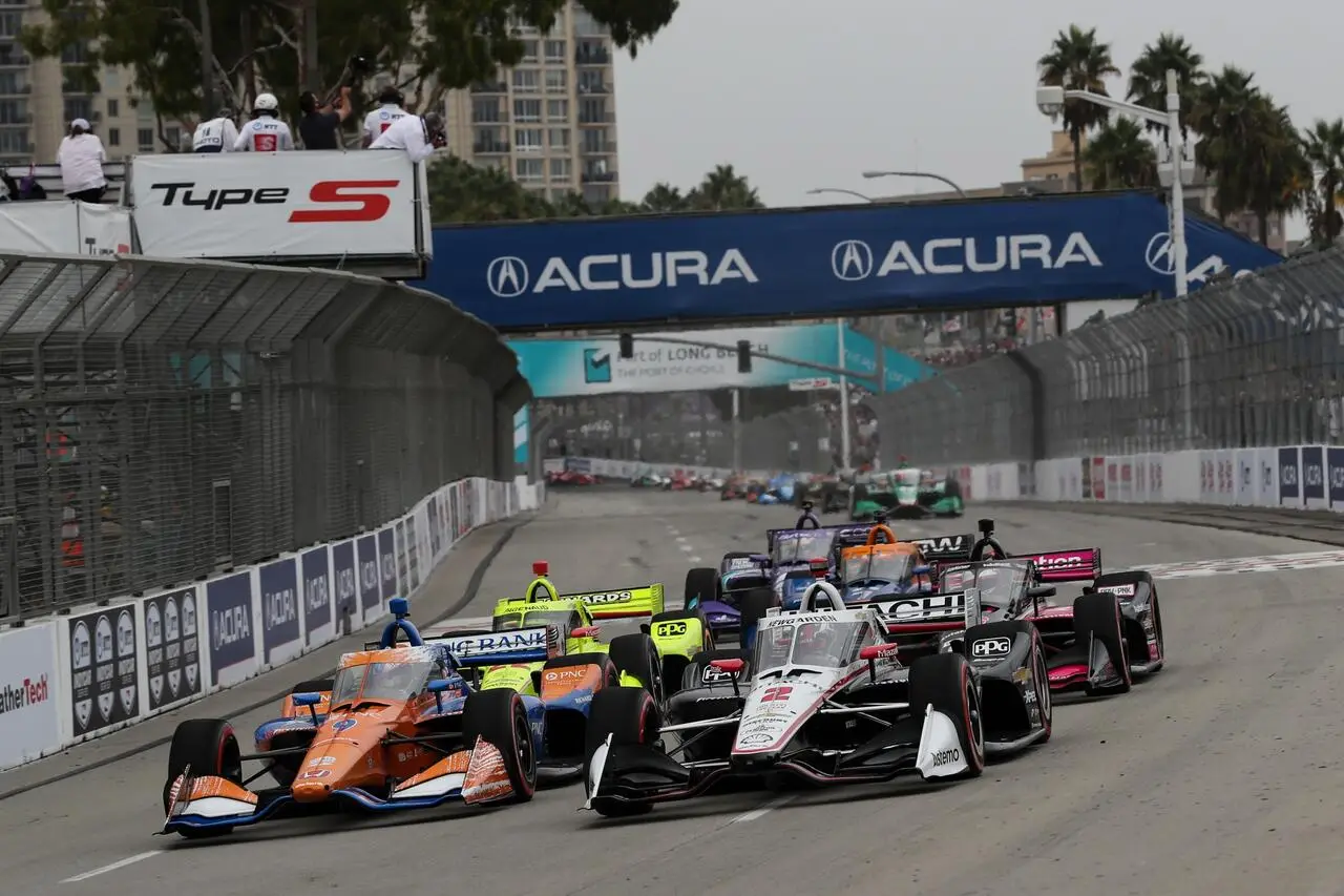 La partenza dell\'ultima edizione del GP di Long Beach. Credits: IndyCar Official FB page